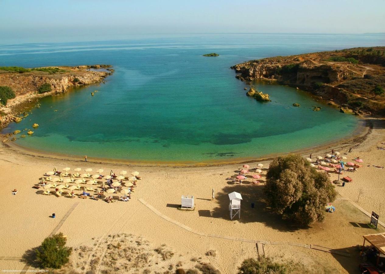 Villa Oasis Galatás Eksteriør bilde
