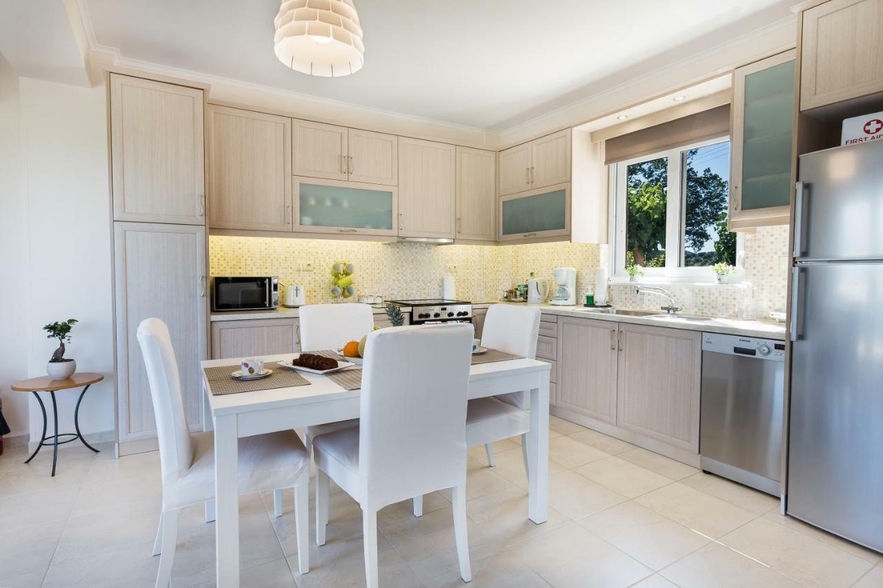 Villa Oasis Galatás Eksteriør bilde